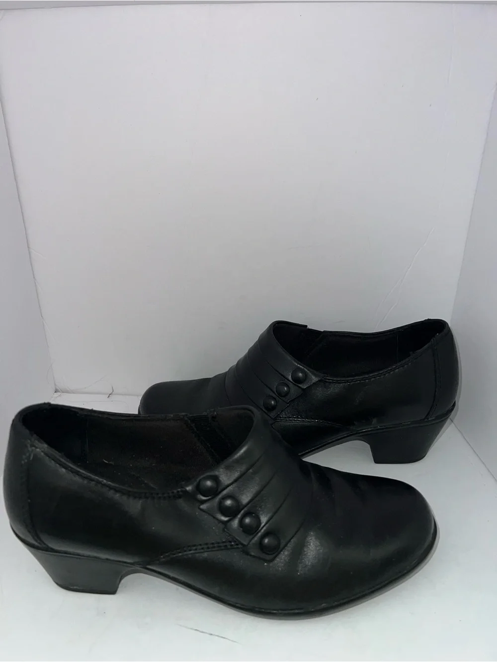 Clarks Collection Black Leather Slip-On Heels – Women’s 6.5